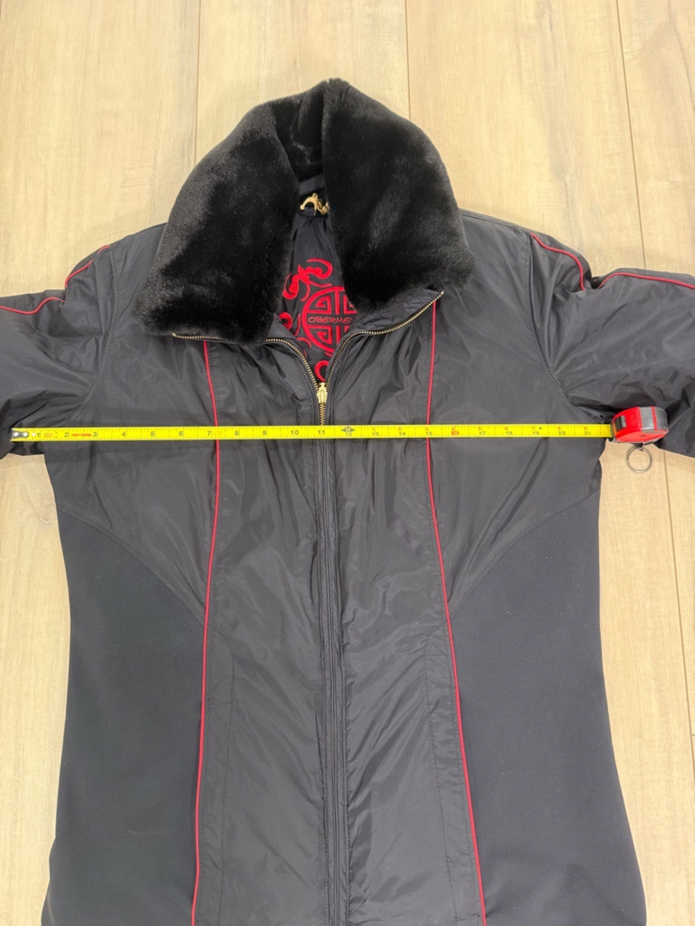 Obermeyer Y2K Black Ski Jacket with Red Embroidered trim & Faux Fur Collar - Picture 8 of 9